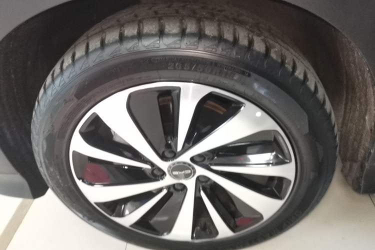 Used BYD Song PLUS New Energy 2023 Champion Edition DM-i 110KM Flagship Model Left Front Wheel Hub