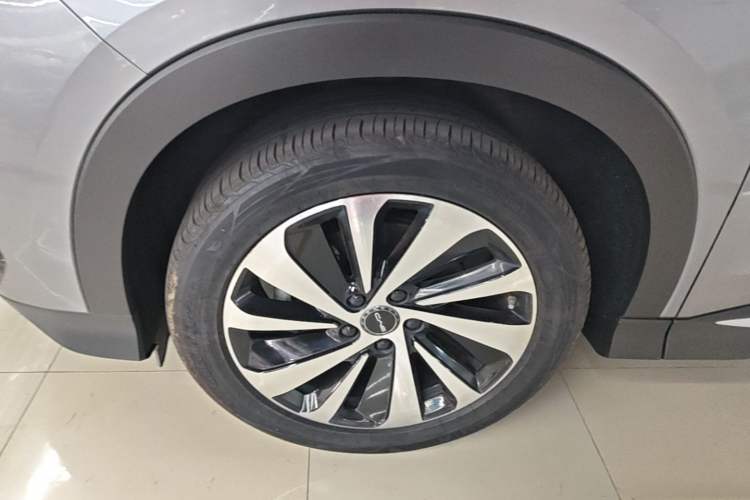 Used BYD Song PLUS New Energy 2023 Champion Edition DM-i 110KM Flagship Model Left Front Wheel Hub