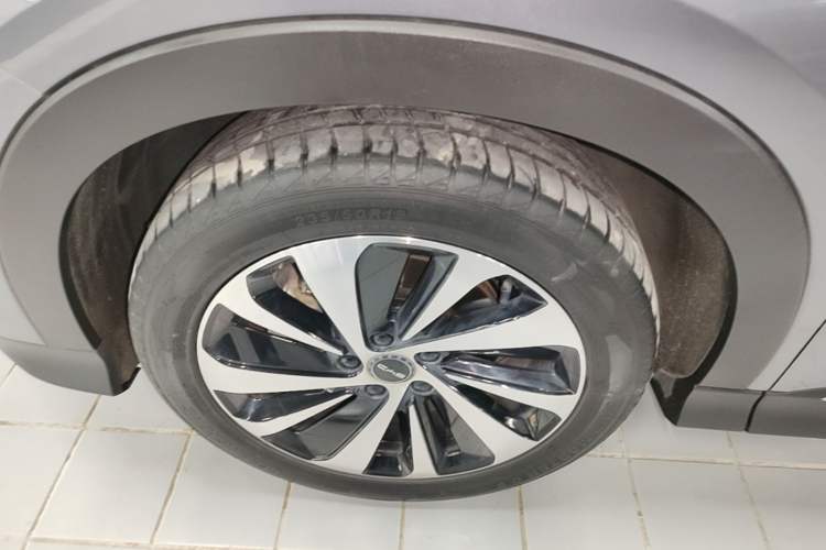 Used BYD Song PLUS New Energy 2023 Champion Edition DM-i 110KM Flagship Model Left Front Wheel Hub