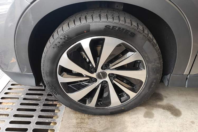 Used BYD Song PLUS New Energy 2023 Champion Edition DM-i 110KM Flagship Model Left Front Wheel Hub