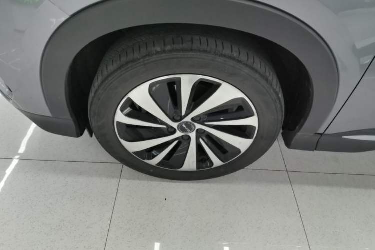 Used BYD Song PLUS New Energy 2023 Champion Edition DM-i 110KM Flagship PLUS Left Front Wheel Hub
