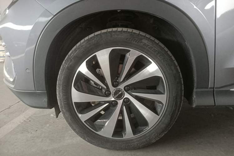 Used BYD Song PLUS New Energy 2023 Champion Edition EV 605KM Flagship PLUS Left Front Wheel Hub
