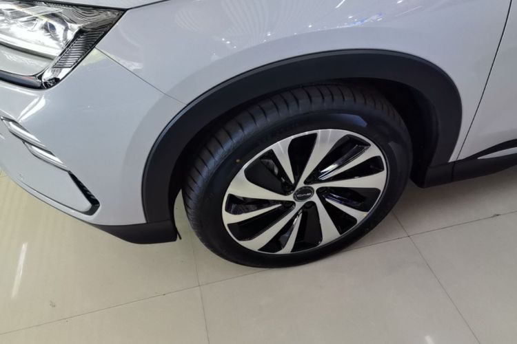 Used BYD Song PLUS New Energy 2023 Champion Edition DM-i 110KM Flagship PLUS Left Front Wheel Hub
