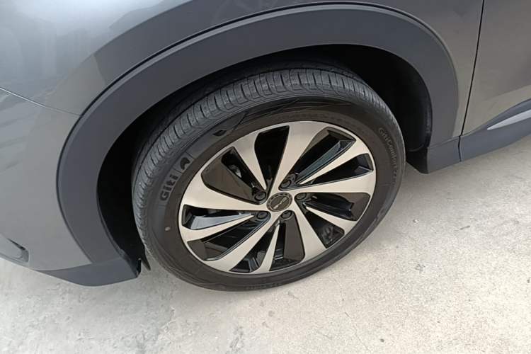 Used BYD Song PLUS New Energy 2023 Champion Edition DM-i 150KM Flagship PLUS Left Front Wheel Hub