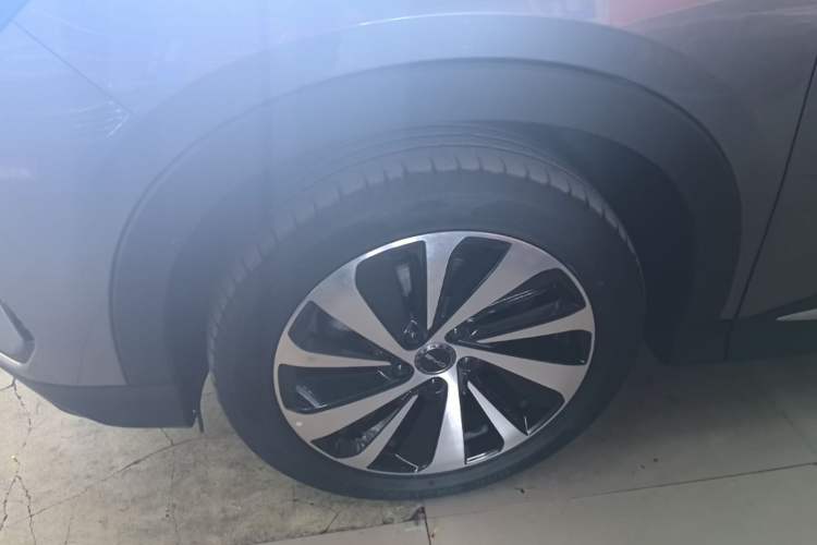 Used BYD Song PLUS New Energy 2023 Champion Edition DM-i 110KM Flagship PLUS Left Front Wheel Hub