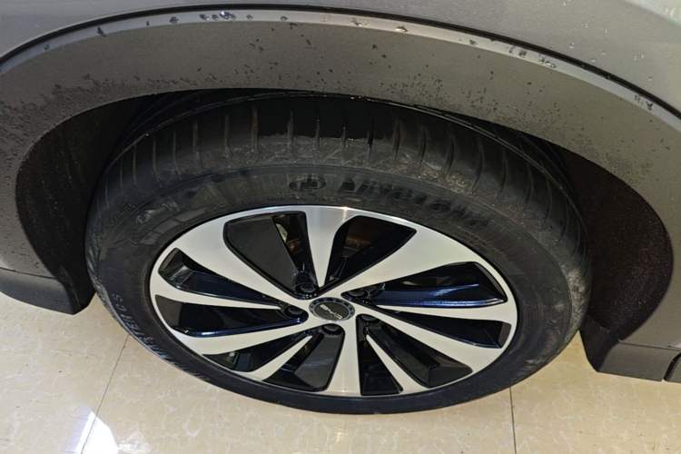 Used BYD Song PLUS New Energy 2023 Champion Edition DM-i 110KM Flagship Model Left Front Wheel Hub