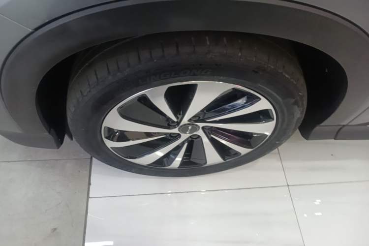 Used BYD Song PLUS New Energy 2023 Champion Edition DM-i 110KM Flagship PLUS Left Front Wheel Hub