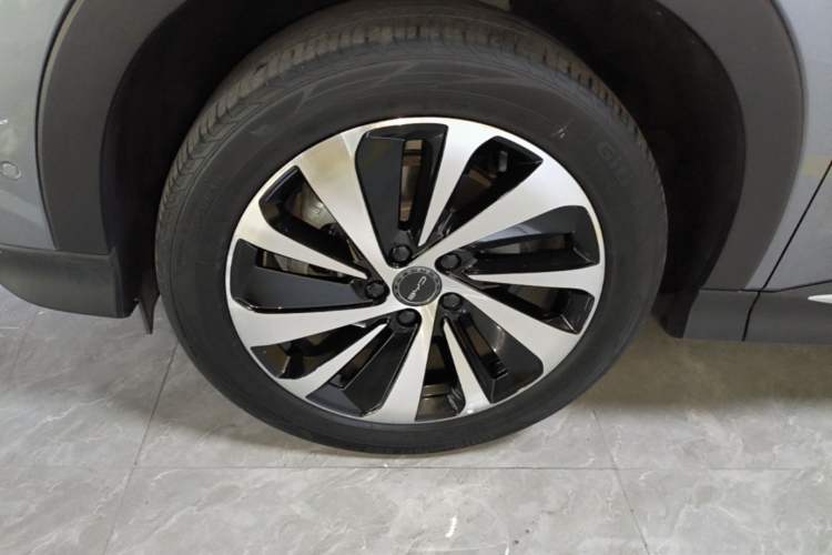 Used BYD Song PLUS New Energy 2023 Champion Edition EV 605KM Flagship PLUS Left Front Wheel Hub