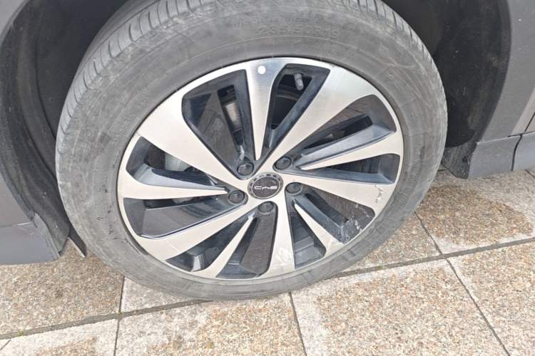 Used BYD Song PLUS New Energy 2023 Champion Edition DM-i 150KM Flagship PLUS Left Front Wheel Hub