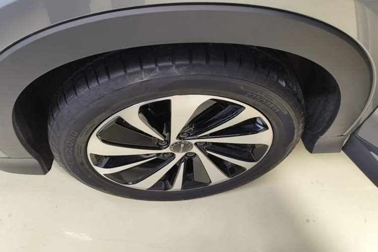 Used BYD Song PLUS New Energy 2023 Champion Edition DM-i 110KM Flagship Model Left Front Wheel Hub