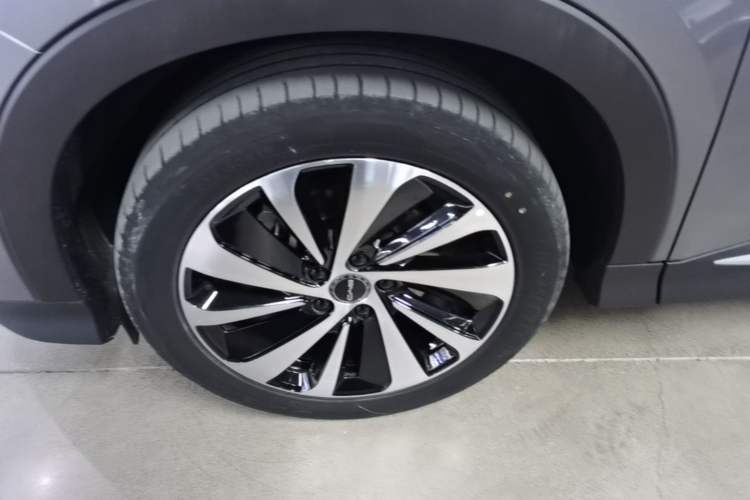 Used BYD Song PLUS New Energy 2023 Champion Edition DM-i 110KM Flagship Model Left Front Wheel Hub