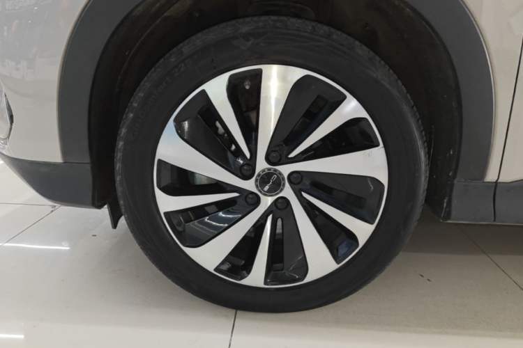 Used BYD Song PLUS New Energy 2023 Champion Edition DM-i 150KM Flagship PLUS Left Front Wheel Hub