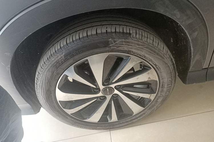 Used BYD Song PLUS New Energy 2023 Champion Edition EV 520KM Luxury Model Left Front Wheel Hub