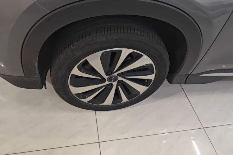 Used BYD Song PLUS New Energy 2023 Champion Edition EV 520KM Luxury Model Left Front Wheel Hub