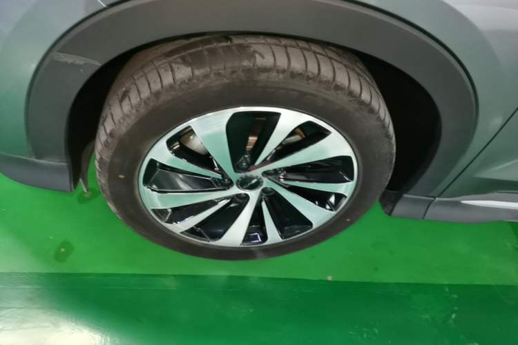 Used BYD Song PLUS New Energy 2023 Champion Edition DM-i 110KM Flagship PLUS Left Front Wheel Hub