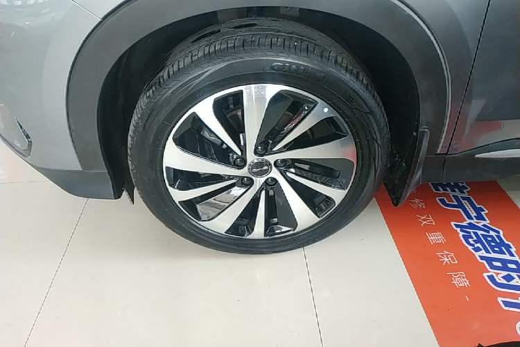Used BYD Song PLUS New Energy 2023 Champion Edition DM-i 150KM Flagship PLUS Left Front Wheel Hub