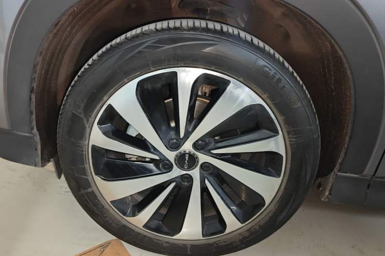 Used BYD Song PLUS New Energy 2023 Champion Edition EV 520KM Flagship Model Left Front Wheel Hub