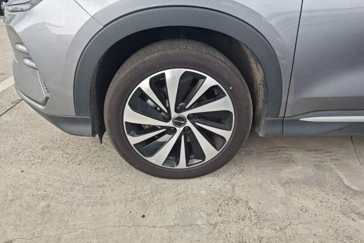 Used BYD Song PLUS New Energy 2023 Champion Edition DM-i 110KM Flagship Model Left Front Wheel Hub