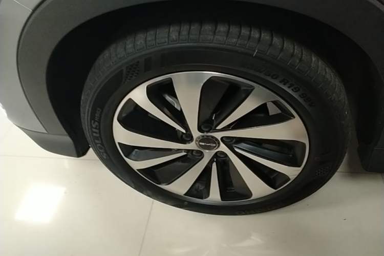 Used BYD Song PLUS New Energy 2023 Champion Edition DM-i 110KM Flagship PLUS Left Front Wheel Hub