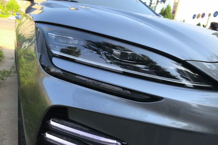 Used BYD Song PLUS New Energy 2023 Champion Edition EV 520KM Flagship Model Right Front Headlight