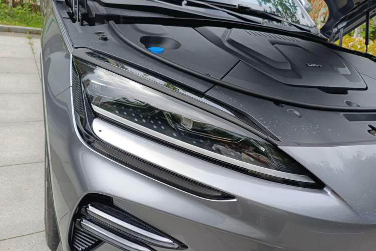 Used BYD Song PLUS New Energy 2023 Champion Edition DM-i 110KM Flagship PLUS Right Front Headlight