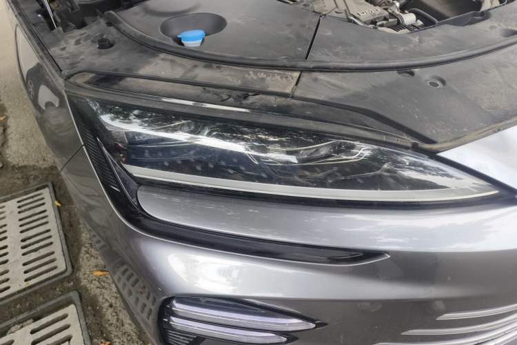 Used BYD Song PLUS New Energy 2023 Champion Edition DM-i 110KM Flagship Model Right Front Headlight