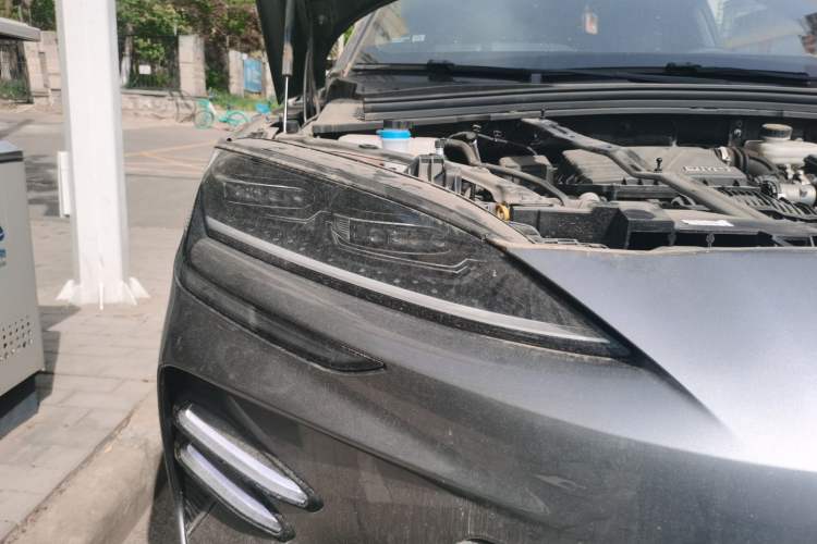 Used BYD Song PLUS New Energy 2023 Champion Edition DM-i 110KM Flagship Model Right Front Headlight