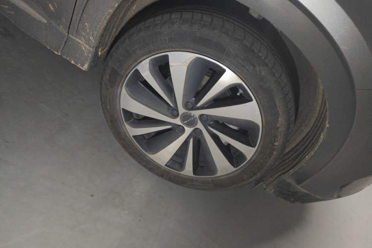 Used BYD Song PLUS New Energy 2023 Champion Edition DM-i 110KM Flagship PLUS Right Front Wheel Hub
