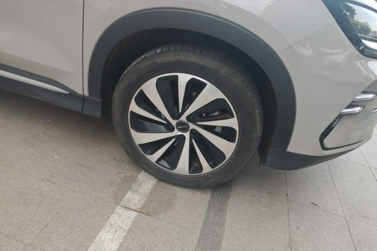 Used BYD Song PLUS New Energy 2023 Champion Edition DM-i 110KM Flagship Model Right Front Wheel Hub