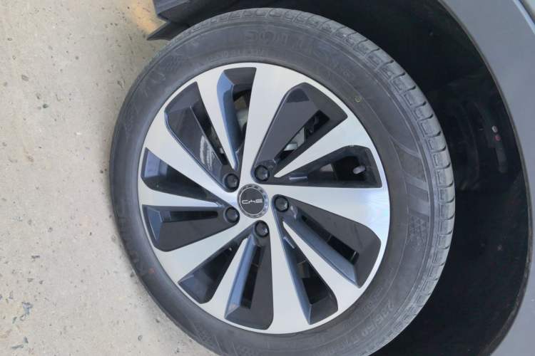 Used BYD Song PLUS New Energy 2023 Champion Edition EV 520KM Flagship Model Right Front Wheel Hub