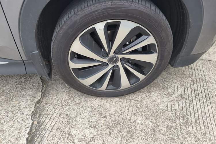 Used BYD Song PLUS New Energy 2023 Champion Edition DM-i 150KM Flagship PLUS Right Front Wheel Hub