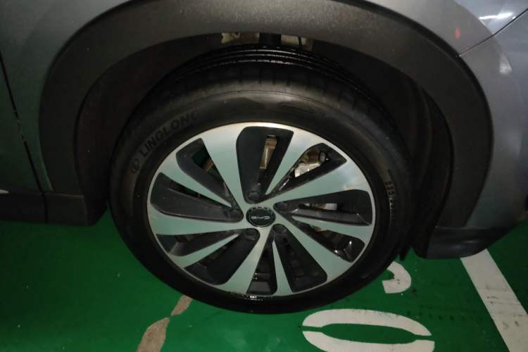 Used BYD Song PLUS New Energy 2023 Champion Edition DM-i 110KM Flagship PLUS Right Front Wheel Hub