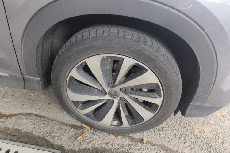 Used BYD Song PLUS New Energy 2023 Champion Edition DM-i 110KM Flagship Model Right Front Wheel Hub