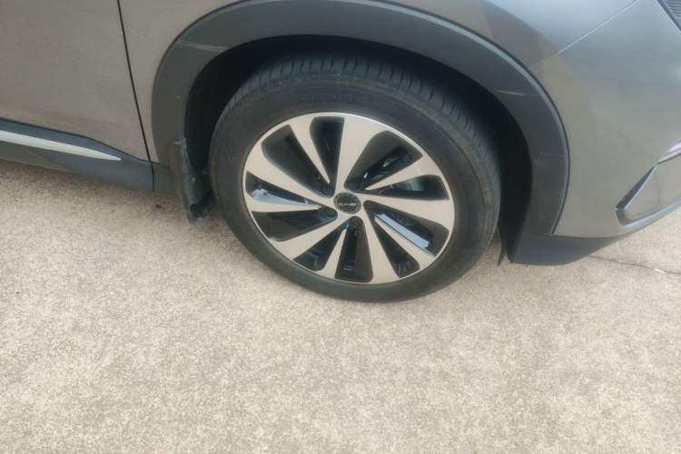 Used BYD Song PLUS New Energy 2023 Champion Edition DM-i 110KM Flagship PLUS Right Front Wheel Hub