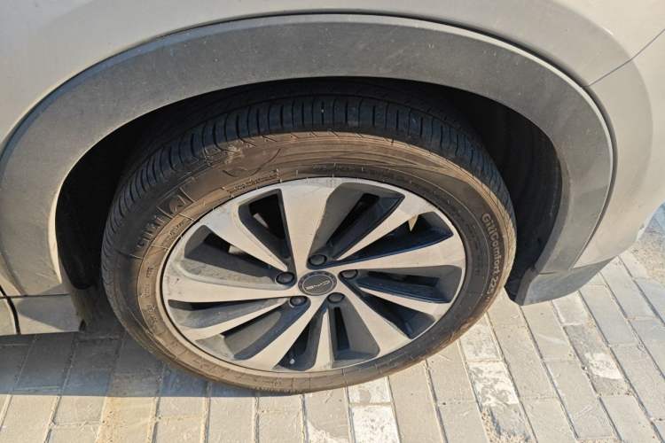 Used BYD Song PLUS New Energy 2023 Champion Edition DM-i 110KM Flagship Model Right Front Wheel Hub