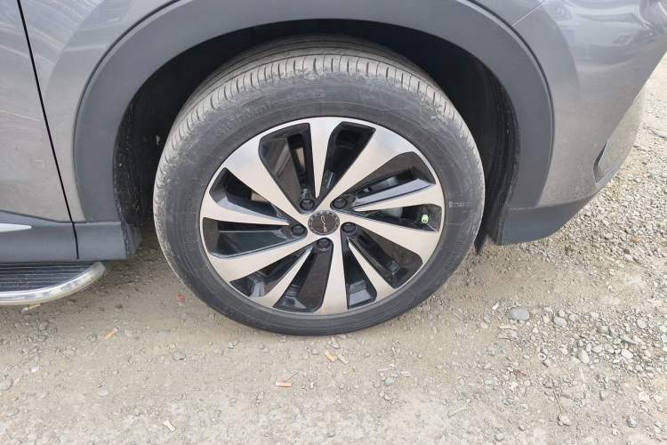 Used BYD Song PLUS New Energy 2023 Champion Edition DM-i 150KM Flagship PLUS Right Front Wheel Hub
