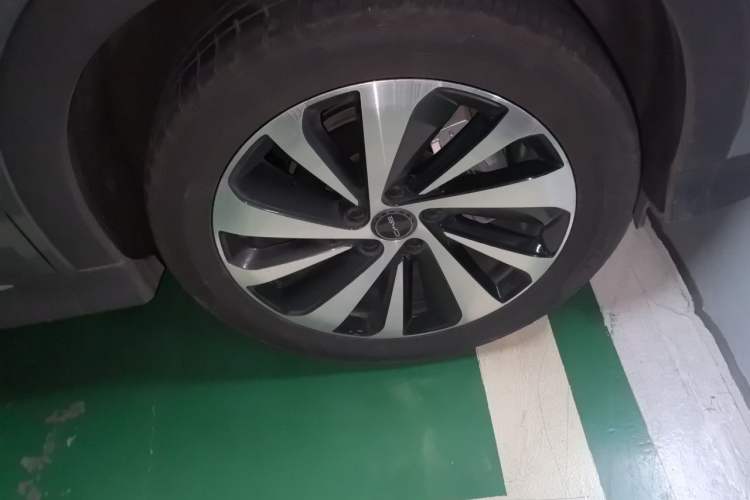 Used BYD Song PLUS New Energy 2023 Champion Edition DM-i 110KM Flagship PLUS Right Front Wheel Hub