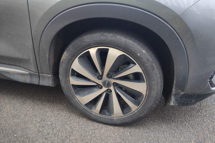 Used BYD Song PLUS New Energy 2023 Champion Edition DM-i 110KM Flagship Model Right Front Wheel Hub