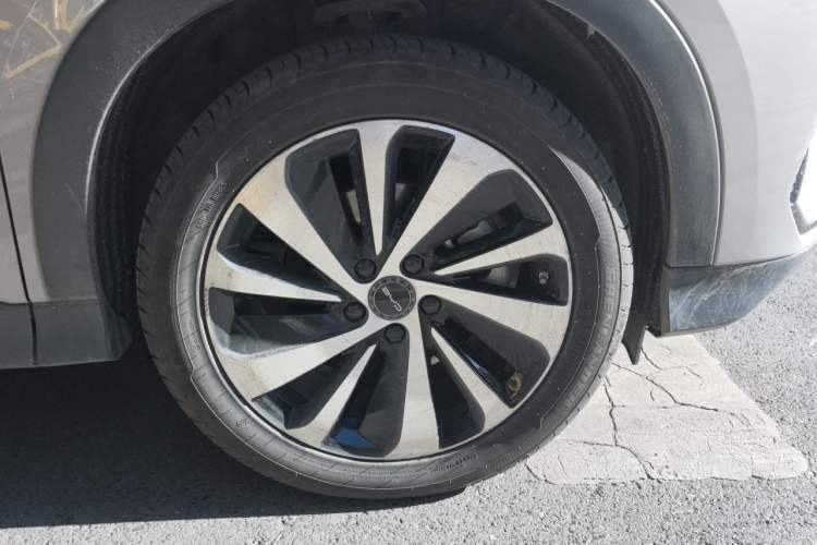 Used BYD Song PLUS New Energy 2023 Champion Edition DM-i 150KM Flagship PLUS Right Front Wheel Hub