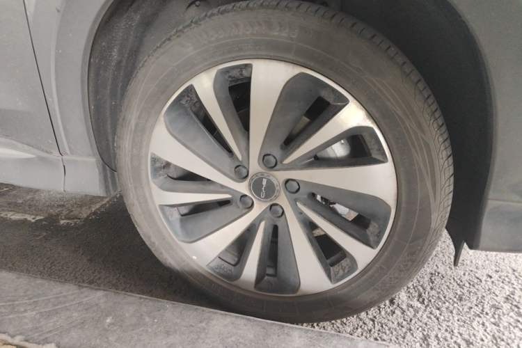 Used BYD Song PLUS New Energy 2023 Champion Edition DM-i 110KM Flagship Model Right Front Wheel Hub
