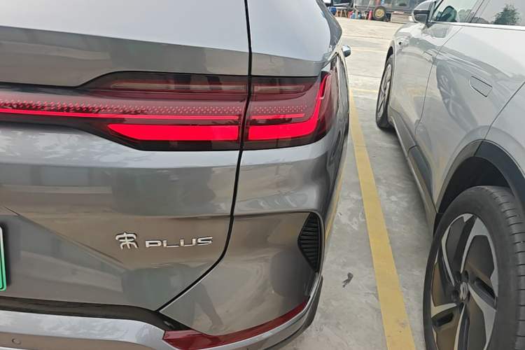 Used BYD Song PLUS New Energy 2023 Champion Edition EV 520KM Prestige Model Right Rear Taillight