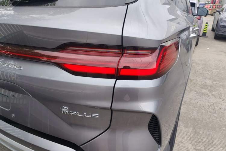 Used BYD Song PLUS New Energy 2023 Champion Edition EV 605KM Flagship PLUS Right Rear Taillight