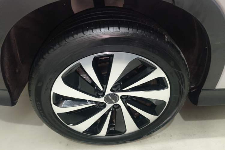 Used BYD Song PLUS New Energy 2023 Champion Edition EV 520KM Prestige Model Right Rear Wheel Hub