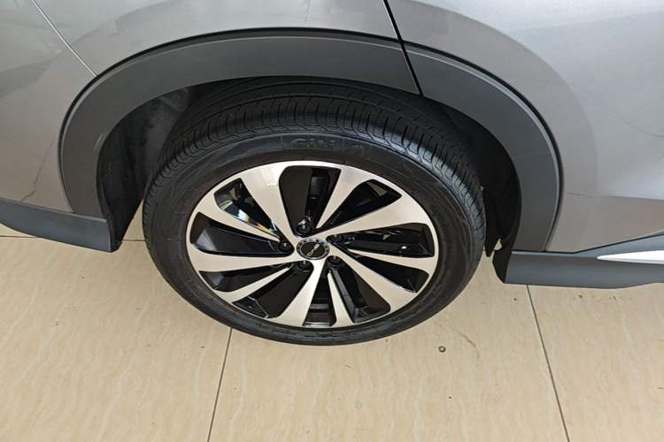 Used BYD Song PLUS New Energy 2023 Champion Edition DM-i 110KM Flagship PLUS Right Rear Wheel Hub