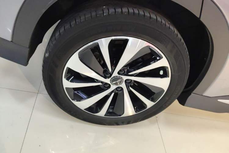 Used BYD Song PLUS New Energy 2023 Champion Edition DM-i 110KM Flagship PLUS Right Rear Wheel Hub