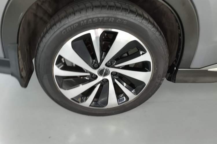 Used BYD Song PLUS New Energy 2023 Champion Edition DM-i 110KM Flagship PLUS Right Rear Wheel Hub