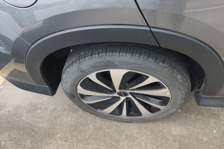 Used BYD Song PLUS New Energy 2023 Champion Edition DM-i 150KM Flagship PLUS Right Rear Wheel Hub