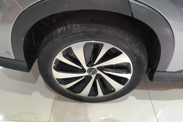 Used BYD Song PLUS New Energy 2023 Champion Edition EV 605KM Flagship PLUS Right Rear Wheel Hub