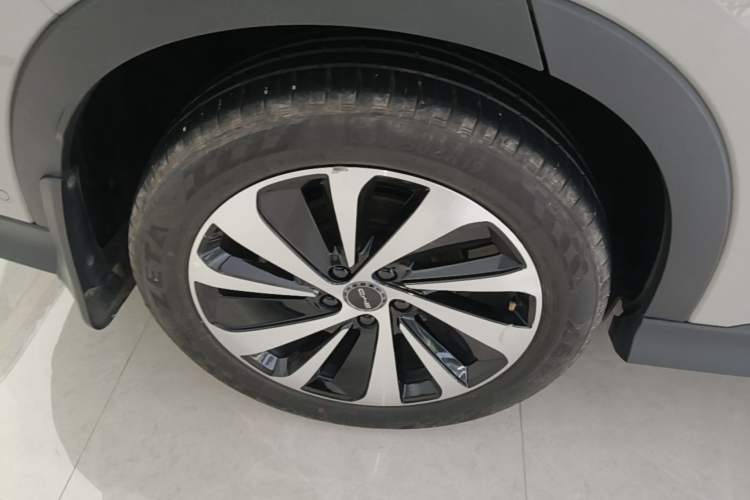 Used BYD Song PLUS New Energy 2023 Champion Edition EV 605KM Flagship PLUS Right Rear Wheel Hub
