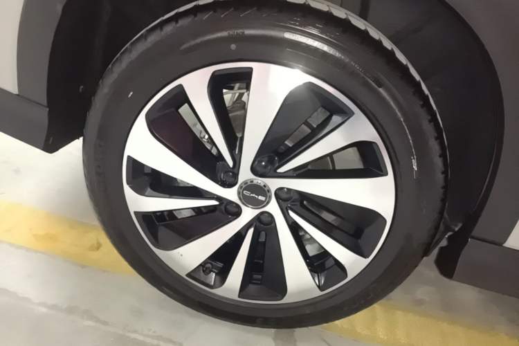 Used BYD Song PLUS New Energy 2023 Champion Edition DM-i 110KM Flagship PLUS Right Rear Wheel Hub
